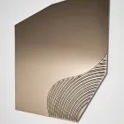 Espejo de pared Lirion con inserto a rayas bicolor, fabricado en Italia. viadurini