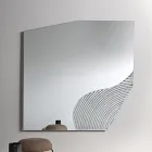 Espejo de pared Lirion con inserto a rayas bicolor, fabricado en Italia. viadurini