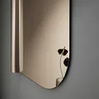 Espejo de pared Beniamina con lateral ondulado, fabricado en Italia. viadurini