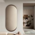 Espejo de pared Ecla con forma alargada y esquinas redondeadas. Fabricado en Italia.