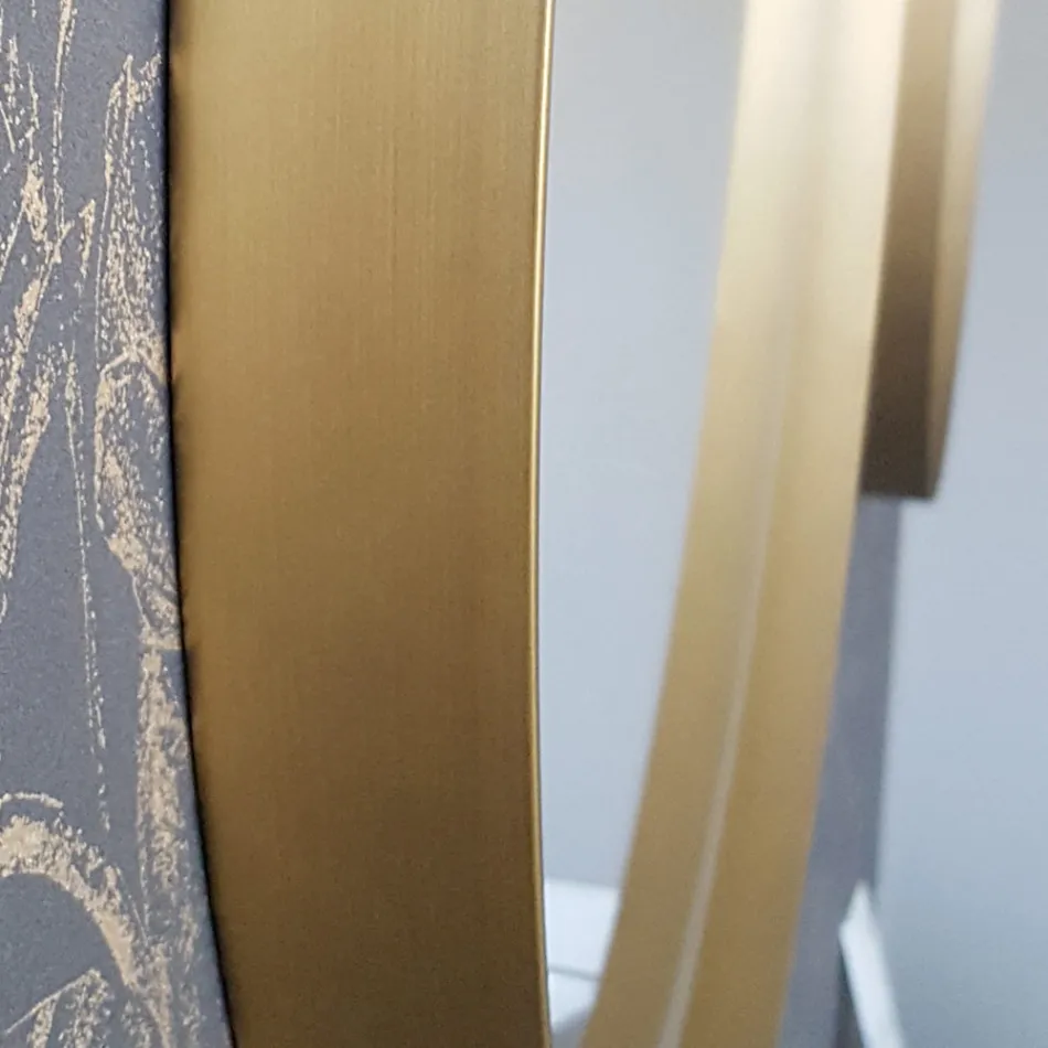 Espejo de pared redondo con marco de metal varios colores y luz led - Renga viadurini