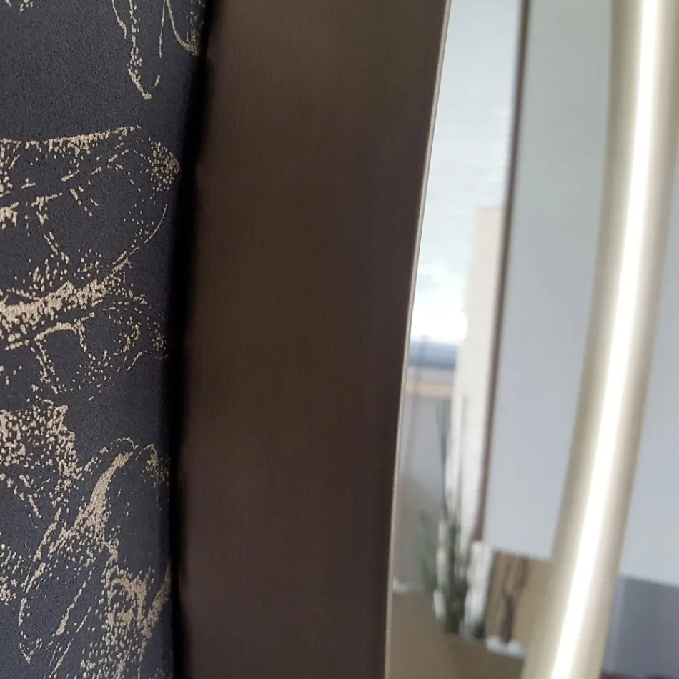 Espejo de pared redondo con marco de metal varios colores y luz led - Renga viadurini