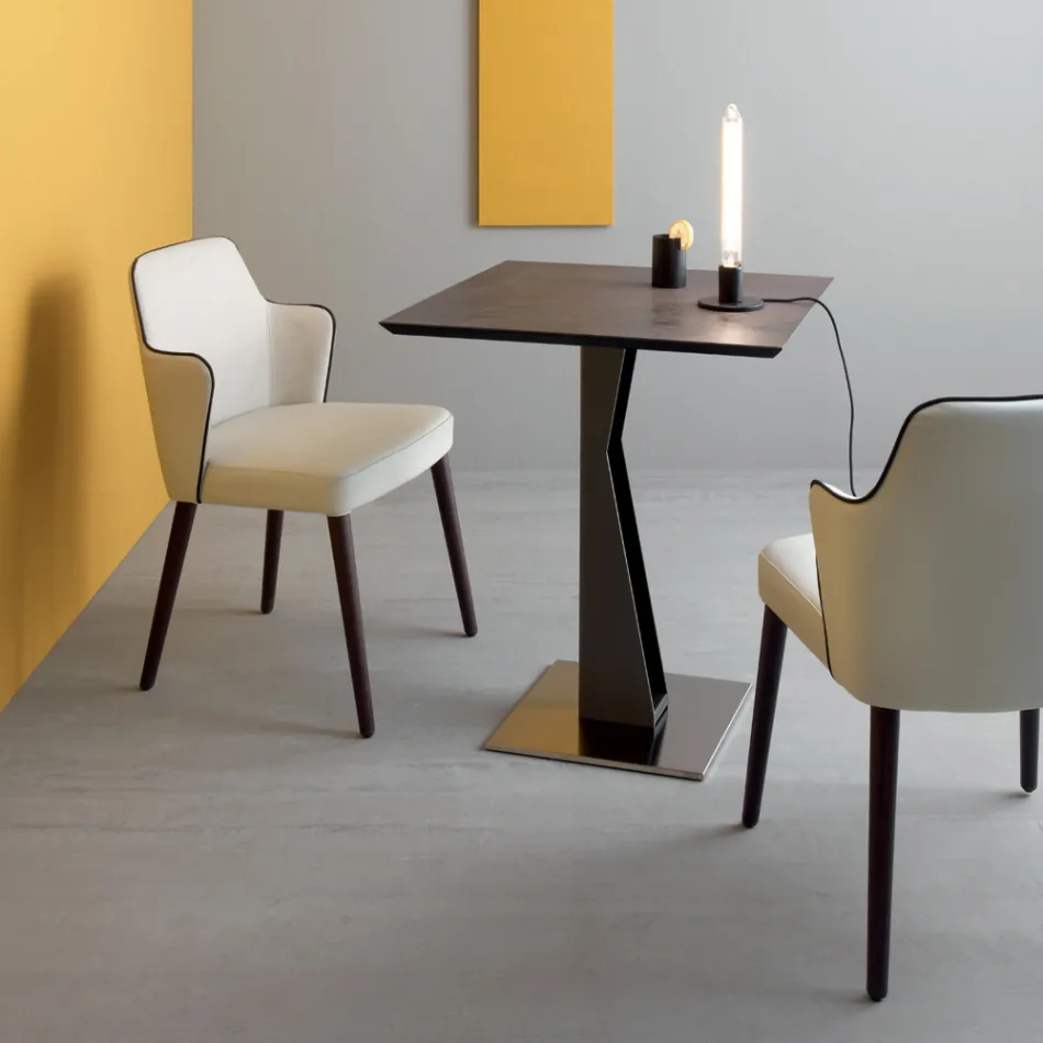 Mesa de centro alta cuadrada de metal inclinado y tapa de cerámica mate - Coriko viadurini