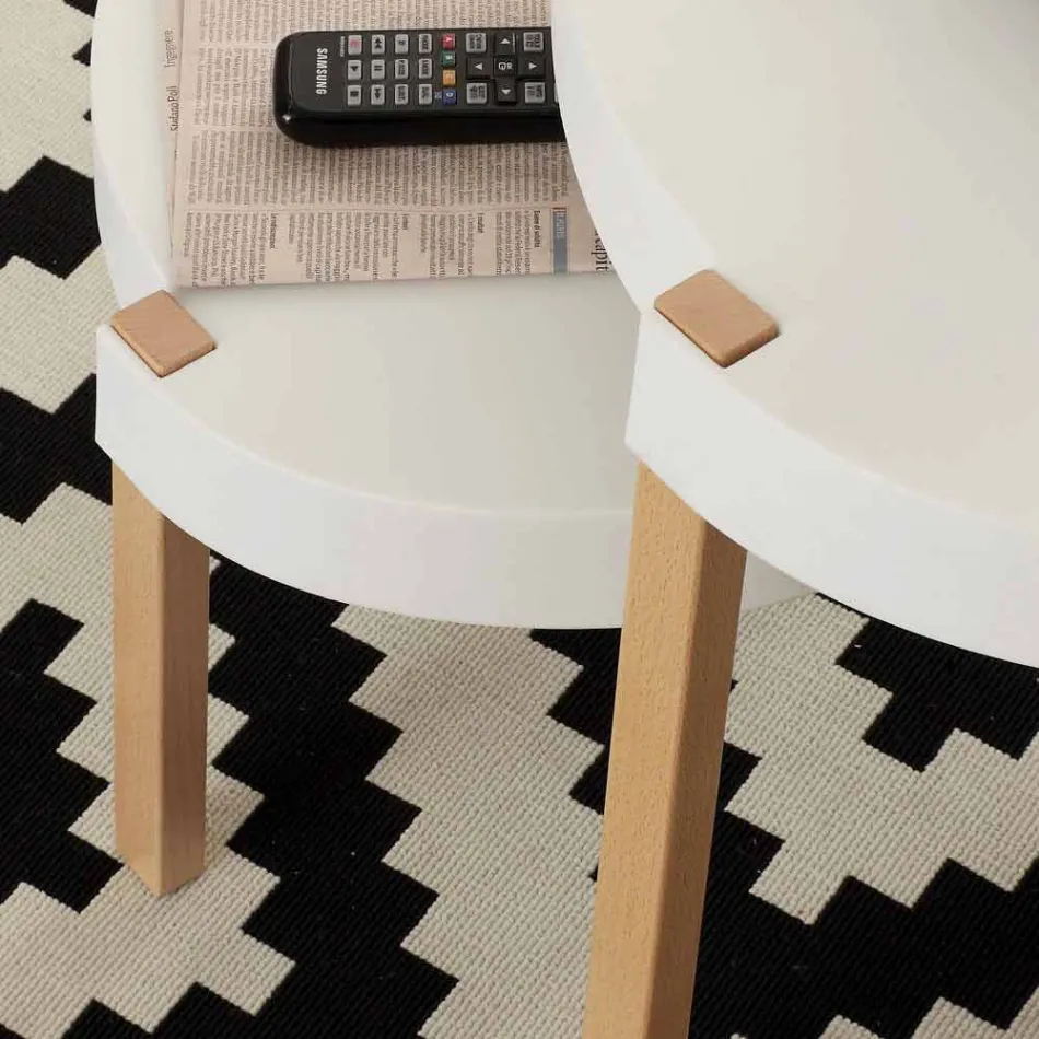 mesa de café en el asiento de haya con polipropileno blanco Pineto viadurini