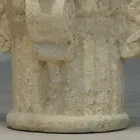 Mesa de centro con sala de piedra y vidrio de estar con un diseño clásico de Balos viadurini