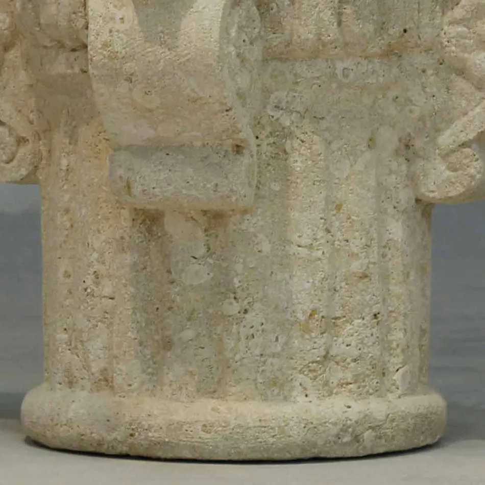 Mesa de centro con sala de piedra y vidrio de estar con un diseño clásico de Balos viadurini