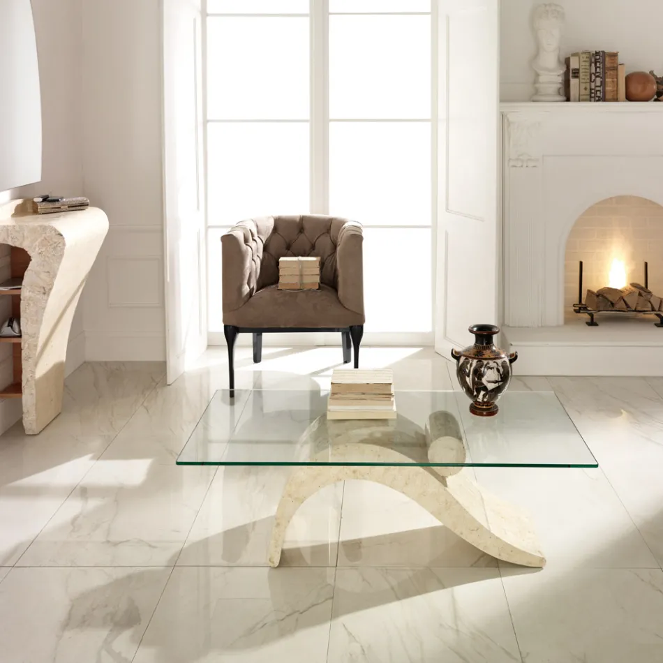 Mesa de centro de diseño moderno con tapa de cristal y base de piedra fósil - Recambio viadurini