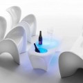 Mesa de centro brillante con botella de vino espumoso, diseño para exteriores o interiores - Lily by Myyour