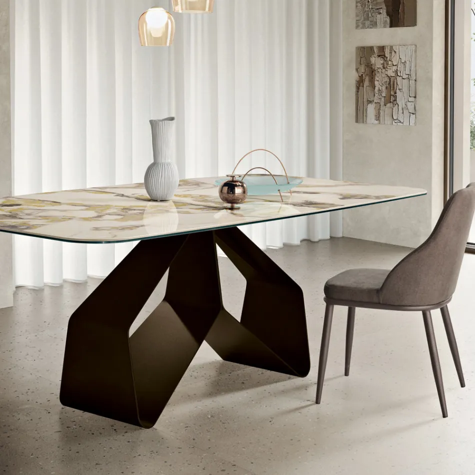 Mesa de 210x110 cm con tablero cerámico efecto mármol y base metálica - Adriano viadurini