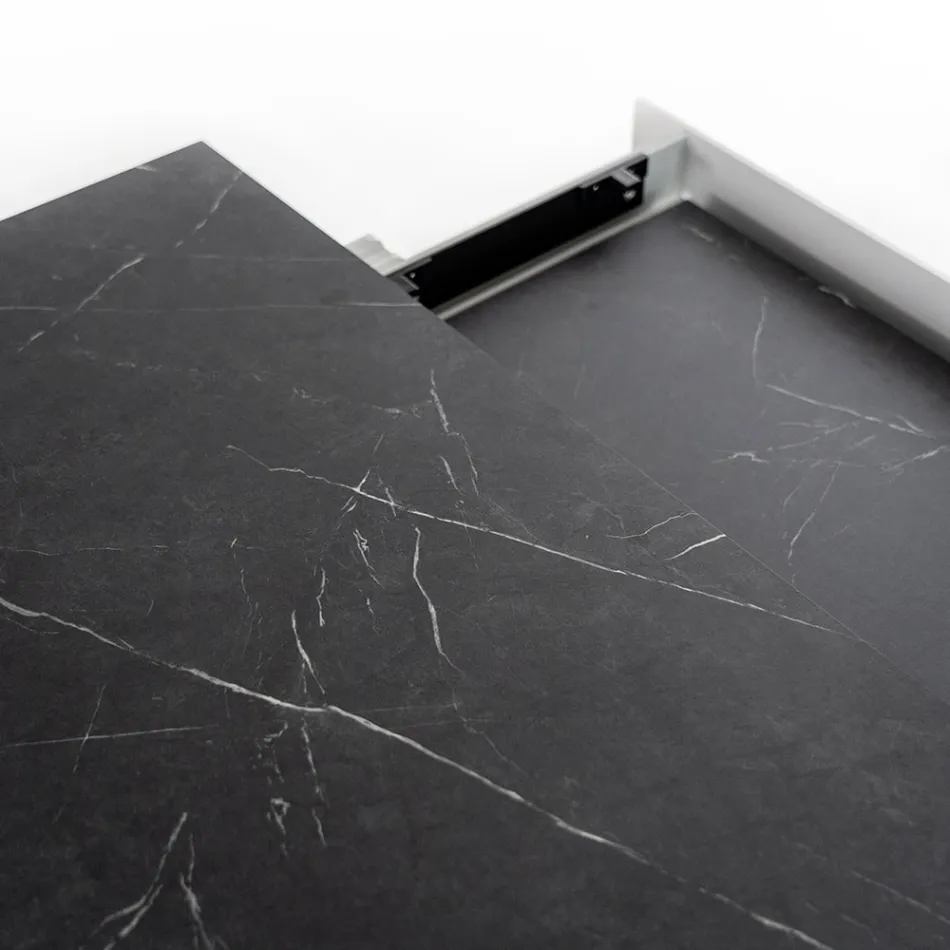 Mesa extensible hasta 270 cm con tapa de HPL y base de aluminio - Villongo viadurini