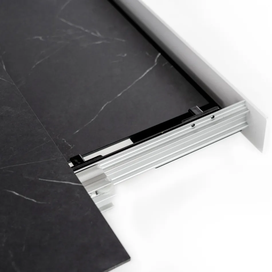 Mesa extensible hasta 270 cm con tapa de HPL y base de aluminio - Villongo viadurini