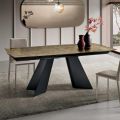 Mesa extensible con base metálica y tablero de cristal acanalado, fabricada en Italia - Lumo