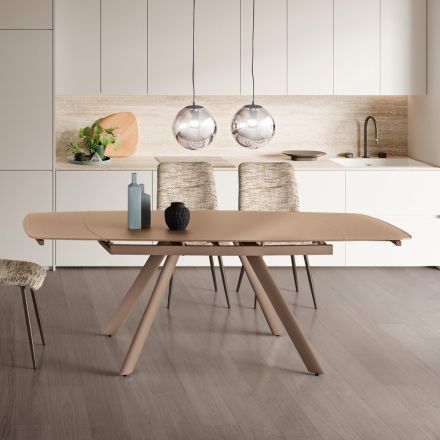 Mesa extensible de hasta 210 cm en cristal y metal pintado - Naxos viadurini