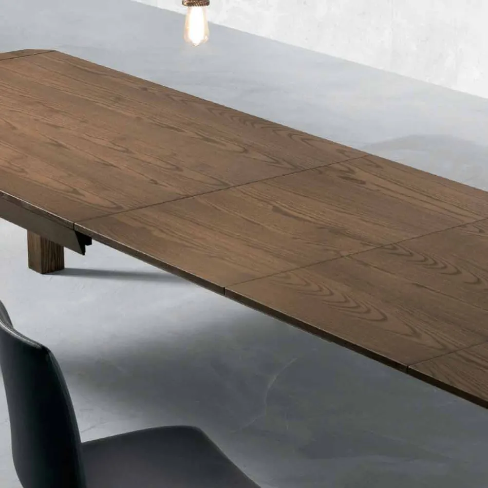 Mesa extensible moderna con patas de trapecio en madera de fresno de Parre viadurini
