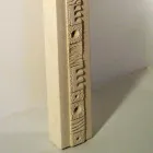 La extensión rectangulares de piedra consola y cristal de diseño Abydos viadurini