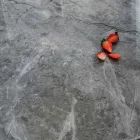 Mesa de comedor redonda moderna en mármol cerámico y efecto metálico - Jarvis viadurini