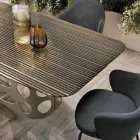 Mesa fija de 210x110 cm con tablero de cristal acanalado, fabricada en Italia - Tano viadurini