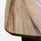 Mesa de madera maciza de nogal con base de metal y borde inclinado - Nora viadurini