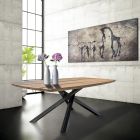 Mesa de madera maciza de nogal con base de metal y borde inclinado - Nora viadurini
