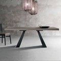 Moderna mesa de madera de roble anudada producida en Italia Zerba