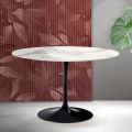 Mesa redonda Tulip de Saarinen, 74 cm de altura, en cerámica mate Florim Statuario - Escarlata