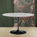 Eero Saarinen Mesa Tulip H 74 con Tapa Redonda en Mármol de Carrara Statuarietto - Escarlata
