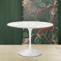 Eero Saarinen Mesa Tulip H 74 Redonda con Tapa de Mármol de Carrara Made in Italy - Escarlata