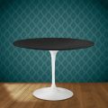 Mesa Tulip de Eero Saarinen, redonda, de 74 cm de altura, en cerámica Domoos, fabricada en Italia - Escarlata