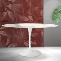 Mesa Tulipán Saarinen, redonda, 74 cm de altura, en cerámica mate Florim Statuario - Escarlata