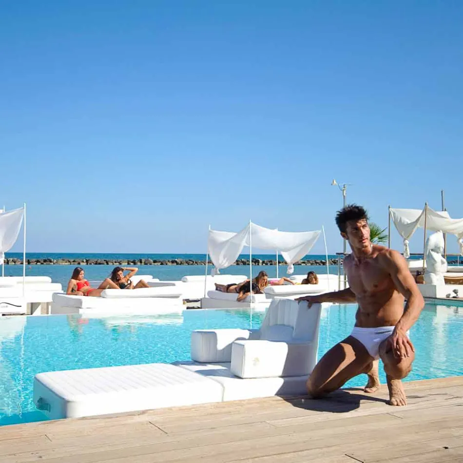 Sillón flotante de diseño blanco Trona hecho en Italia viadurini