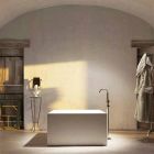 Bañera cuadrada independiente hecha en Italia por el diseño de Argentera viadurini
