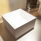 Bañera cuadrada independiente hecha en Italia por el diseño de Argentera viadurini