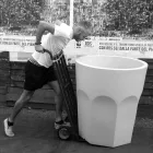 Jarrón decorativo alto con forma de cristal en polietileno Made in Italy - Pucca viadurini