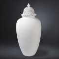 Jarrón alto de cerámica blanca con punta decorada hecho a mano en Italia - Verio