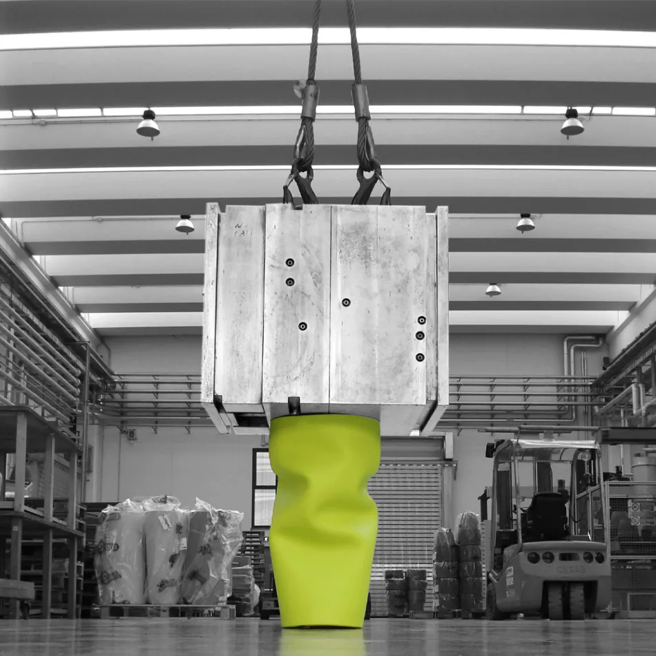 Jarrón para exteriores de polietileno de color mate fabricado en Italia - Orgulloso viadurini