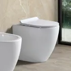 Inodoro de cerámica blanca sin borde, de pie, con asiento de cierre suave.   viadurini